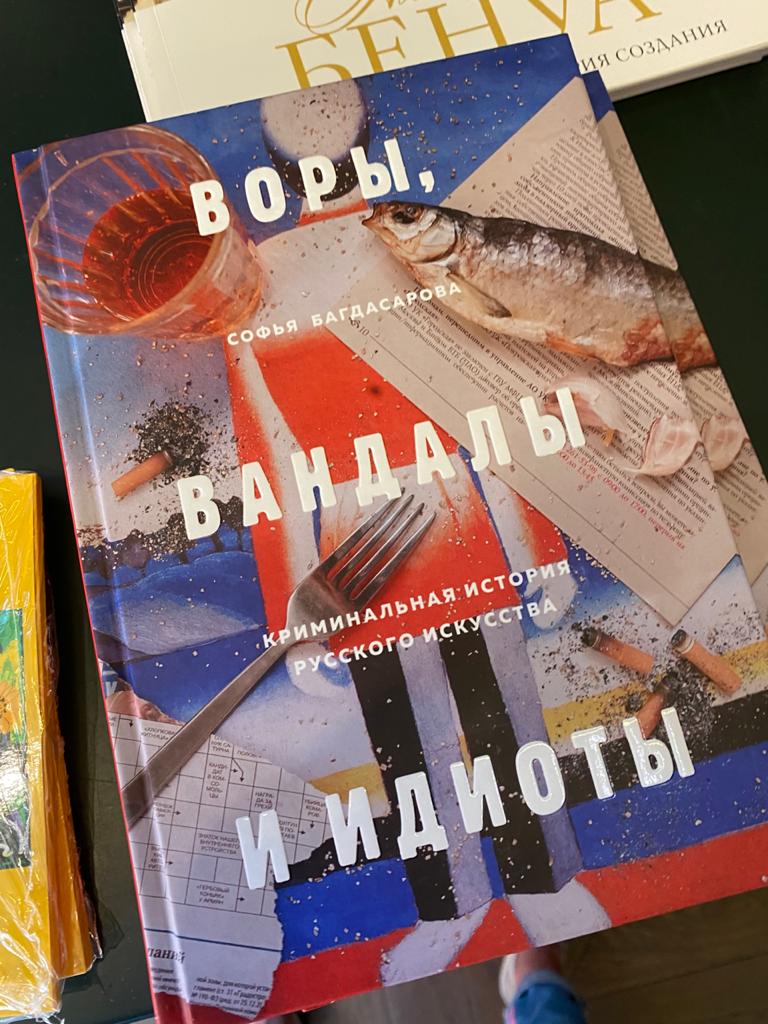 Тут живут книги: интерьер магазина "Подписные издания"